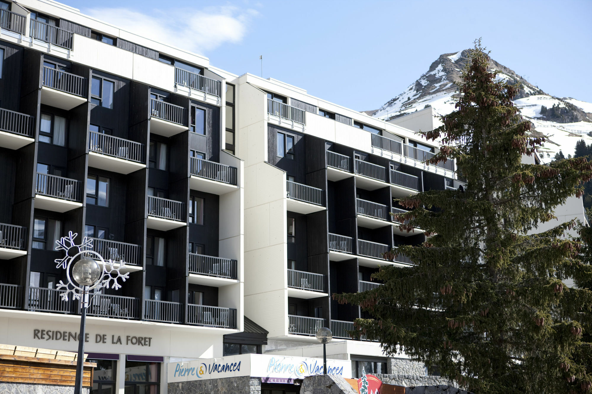 Pierre & La Foret Aparthotel 3*
